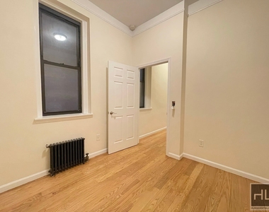 East 82 Street - Photo Thumbnail 2