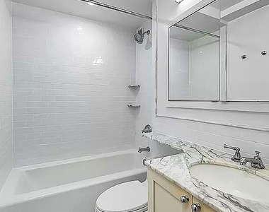 East 57th Street - Photo Thumbnail 3