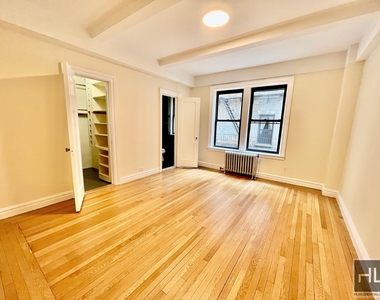 East 80th Street - Photo Thumbnail 3