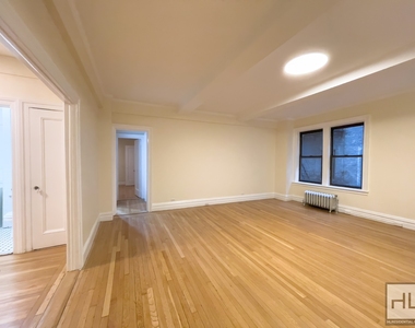 East 80th Street - Photo Thumbnail 2