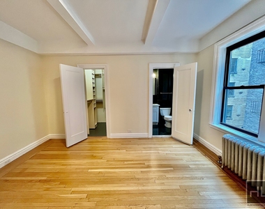East 80th Street - Photo Thumbnail 4