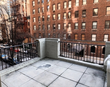 East 71 Street - Photo Thumbnail 5