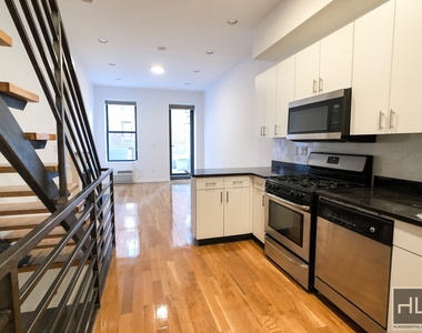 East 71 Street - Photo Thumbnail 1