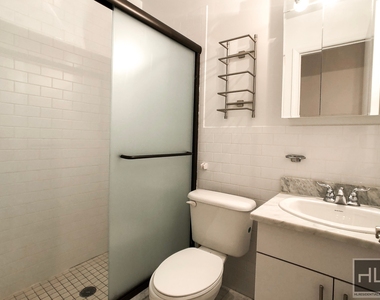 East 71 Street - Photo Thumbnail 6