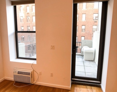 East 71 Street - Photo Thumbnail 4