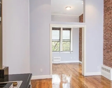West 14 Street - Photo Thumbnail 3