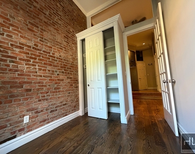 West 14 Street - Photo Thumbnail 4