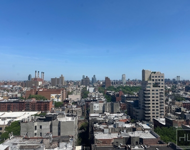 Second Avenue - Photo Thumbnail 1