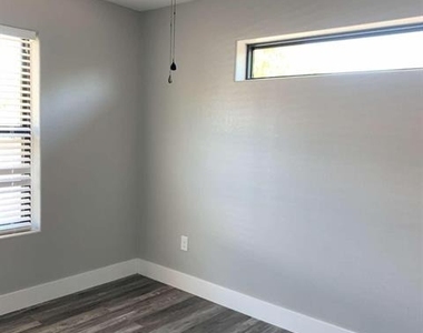 1317 S 5th Avenue - Photo Thumbnail 6