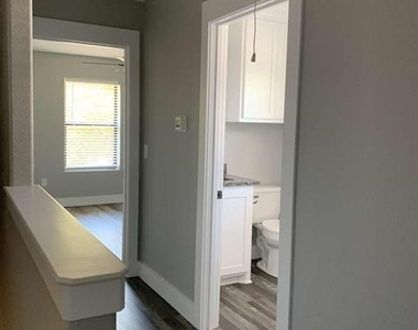 1317 S 5th Avenue - Photo Thumbnail 4