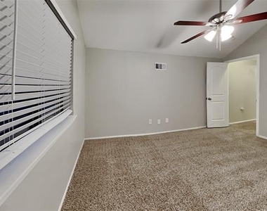 5705 Galaxie Road - Photo Thumbnail 16