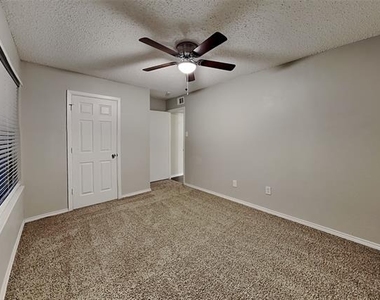 5705 Galaxie Road - Photo Thumbnail 9