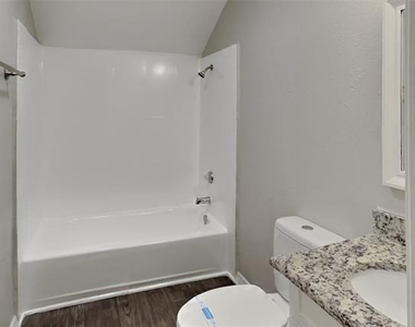5705 Galaxie Road - Photo Thumbnail 14