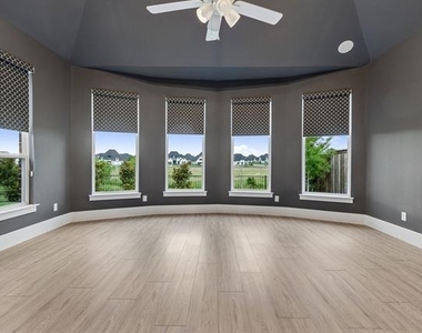 4630 Summerville Lane - Photo Thumbnail 10