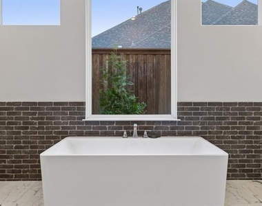 4630 Summerville Lane - Photo Thumbnail 14