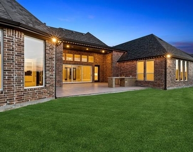 4630 Summerville Lane - Photo Thumbnail 4
