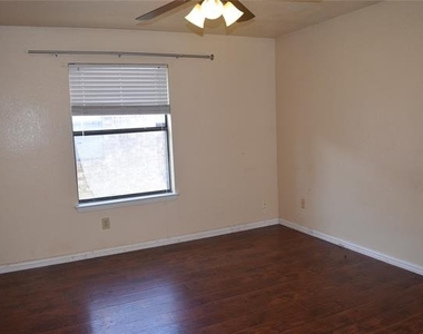 1806 Family Circle - Photo Thumbnail 17