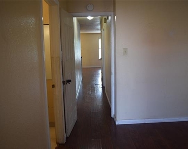 1806 Family Circle - Photo Thumbnail 20