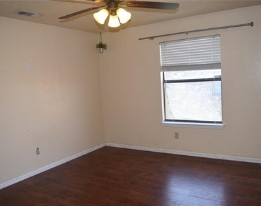 1806 Family Circle - Photo Thumbnail 18