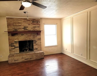 1806 Family Circle - Photo Thumbnail 23