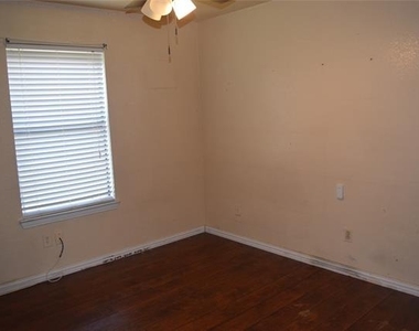 1806 Family Circle - Photo Thumbnail 11