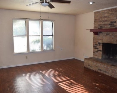 1806 Family Circle - Photo Thumbnail 10