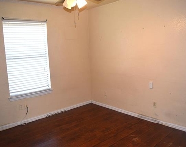 1806 Family Circle - Photo Thumbnail 4