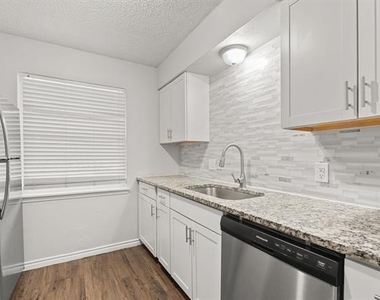 429 Johnson Street - Photo Thumbnail 2