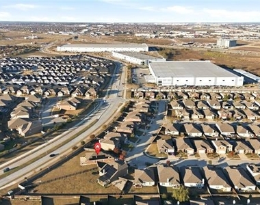 8101 Kurgan Trail - Photo Thumbnail 38