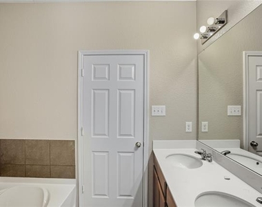 8101 Kurgan Trail - Photo Thumbnail 25