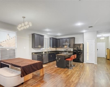8101 Kurgan Trail - Photo Thumbnail 18
