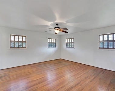 1122 W Main Street - Photo Thumbnail 7