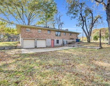 1122 W Main Street - Photo Thumbnail 3