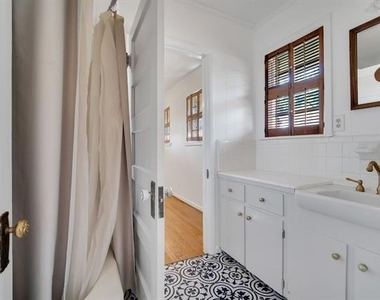 1122 W Main Street - Photo Thumbnail 4