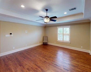 4516 Gilbert Avenue - Photo Thumbnail 10