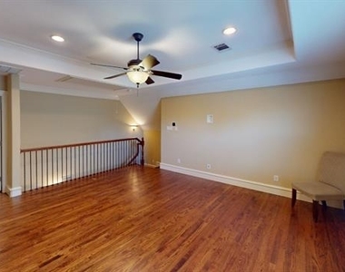 4516 Gilbert Avenue - Photo Thumbnail 9