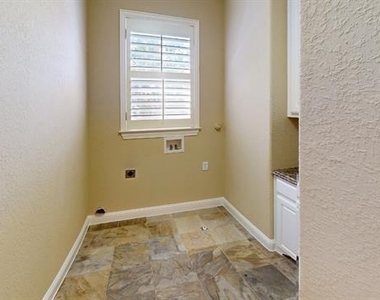 4516 Gilbert Avenue - Photo Thumbnail 21