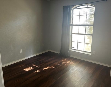3125 Tina Street - Photo Thumbnail 4