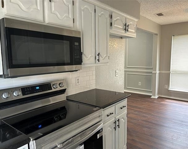 3125 Tina Street - Photo Thumbnail 7