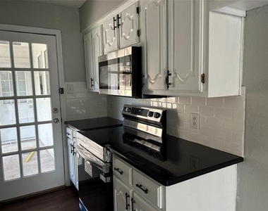 3125 Tina Street - Photo Thumbnail 8