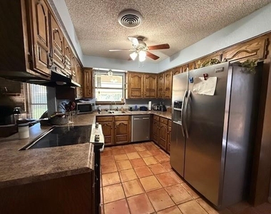4717 Beall Boulevard - Photo Thumbnail 4