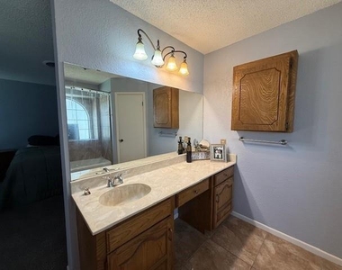 4717 Beall Boulevard - Photo Thumbnail 11