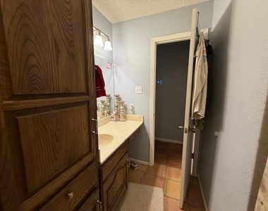 4717 Beall Boulevard - Photo Thumbnail 8