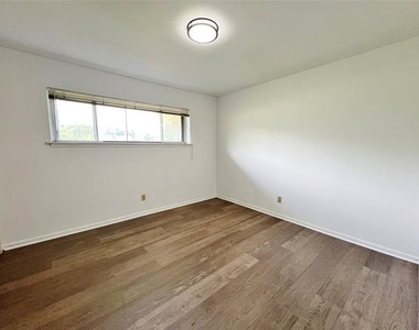 3641 Townsend Drive - Photo Thumbnail 12
