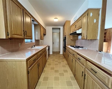 3641 Townsend Drive - Photo Thumbnail 6