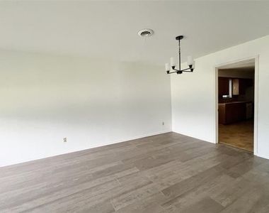3641 Townsend Drive - Photo Thumbnail 2