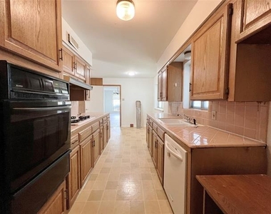 3641 Townsend Drive - Photo Thumbnail 7