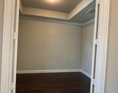 560 Darian Drive - Photo Thumbnail 4
