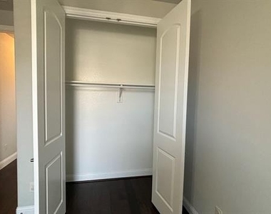560 Darian Drive - Photo Thumbnail 23