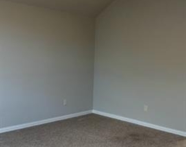 560 Darian Drive - Photo Thumbnail 26